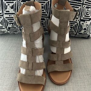 Tan Gladiator Sandals with Mid-Heel and Cage Design